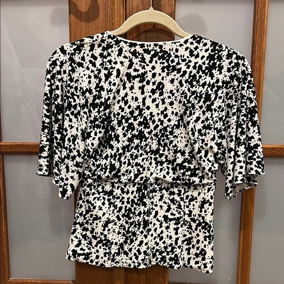 NWOT! White House Black Market Black and White Ruched Blouse - Picture 4 of 8